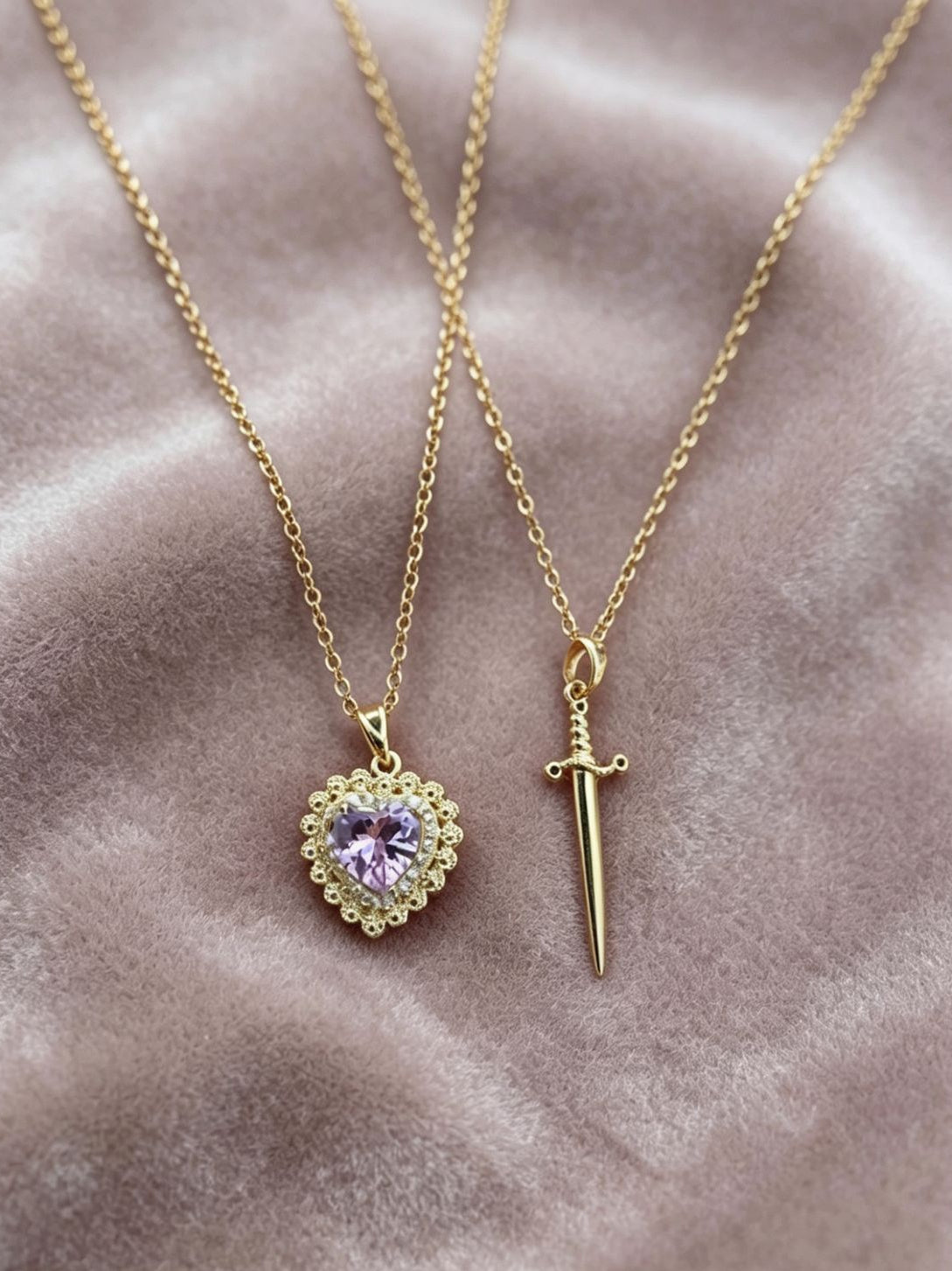 SET DE PAREJA CORAZÓN Y ESPADA ROSADO